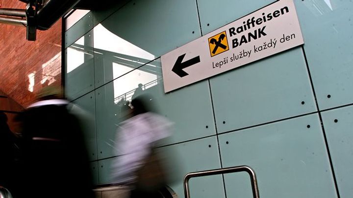 Raiffeisenbank klesl zisk o polovinu. Investovala do IT