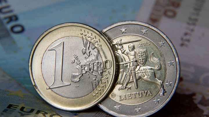 Litva začíná platit eurem. Chce udělat krok na Západ