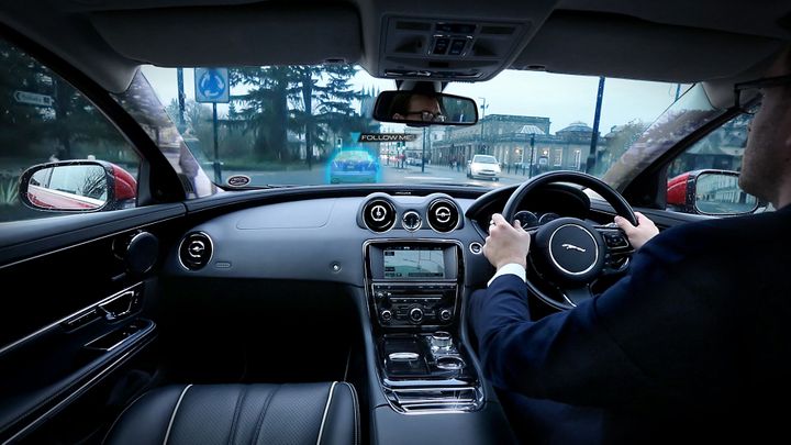 Jaguary a Land Rovery budou mít průhledné sloupky karosérie