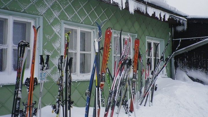 Kvůli teplé zimě přišly lyžařské areály o třetinu tržeb