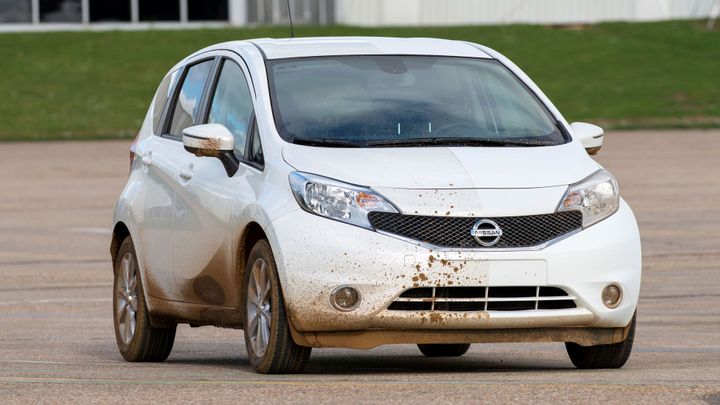 Nissan připravuje "nezašpinitelné" auto. Testy již začaly