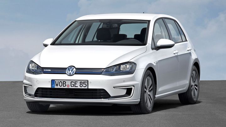 Volkswagen začíná prodávat další golf. Jezdí na elektřinu