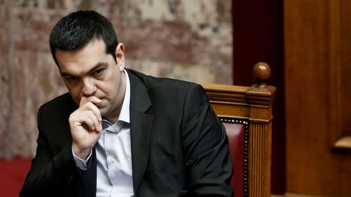 Řekové vybírají peníze z bank, vládní Syriza se rozpadá