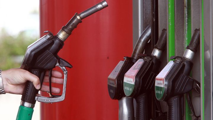Cena benzinu a nafty roste, blíží se 32 korunám za litr