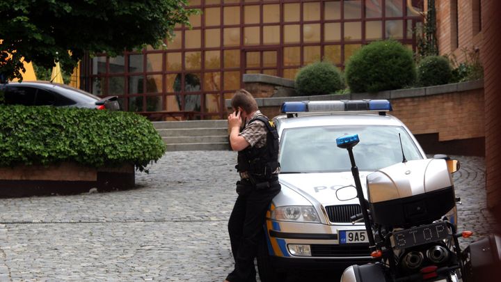 Zásah policie v Oberbank: Přijela pro 100 milionů za Edbusy
