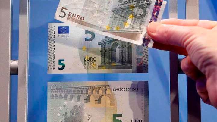Odpůrců eura v Česku přibývá. Chce ho jen čtvrtina lidí