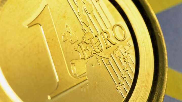 Euro spadlo pod svůj zaváděcí kurz. Poprvé za devět let