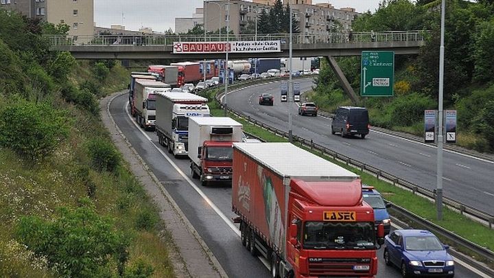 V Praze ztratí řidiči v zácpách ročně 3 dny, v Istanbulu 5