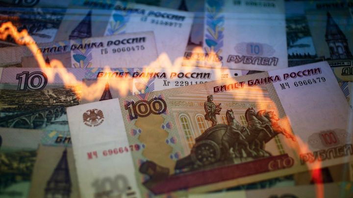 Rubl obnovil pokles, Putinovo vystoupení nepomohlo