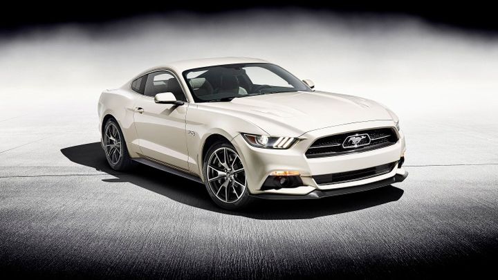 Ford Mustang slaví 50 let. Vozů ze speciální edice bude 1964