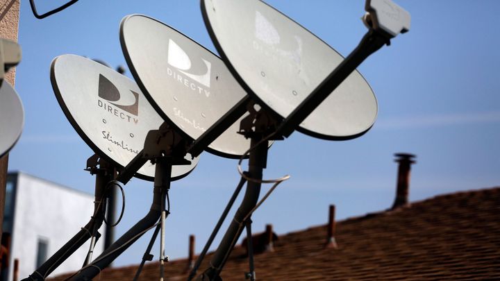 Americká AT&T koupí satelitní televizi DirecTV