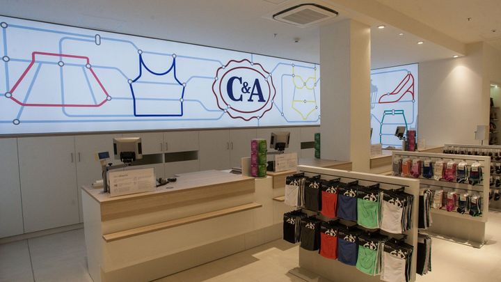 Oděvnímu řetězci C&A klesl v Česku zisk o čtyři pětiny