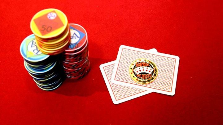 Největší provozovatelé online pokeru mění majitele