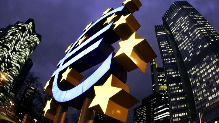 ECB: Úroky by mohly zůstat rekordně nízko do roku 2016