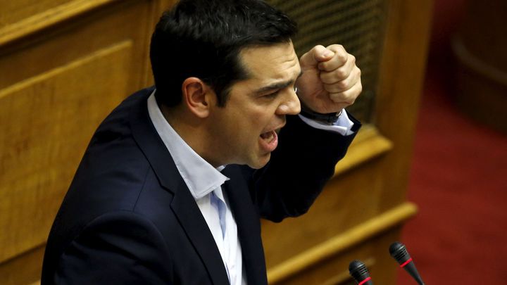 Finanční chaos se blíží. Řecký parlament schválil referendum