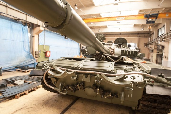 العراق يشتري 100 دبابه T-72 مستعمله مع مدرعات من التشيك  73c5356f320b8937af7dc94a8bf5_w720_h480_g629dfca6ade611e4833a0025900fea04