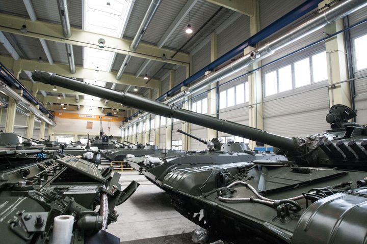 العراق يشتري 100 دبابه T-72 مستعمله مع مدرعات من التشيك  81b592d33585b3bd19cf622fa105_w720_h480_g41db4f5aade611e49e4b0025900fea04