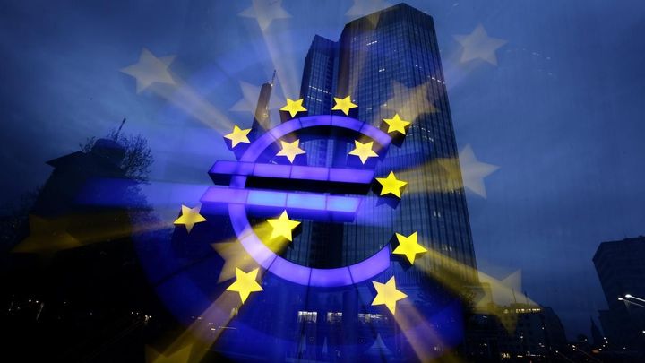 Kdy budeme platit eurem? Česko je připravené, ale počká si