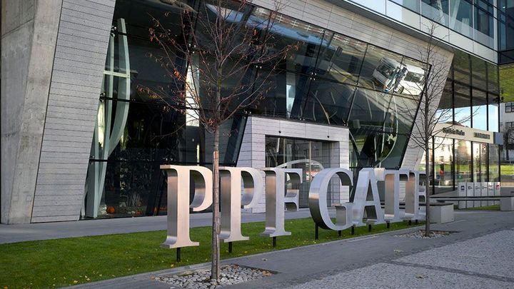 Skupině PPF loni klesl čistý zisk o 277 milionů eur