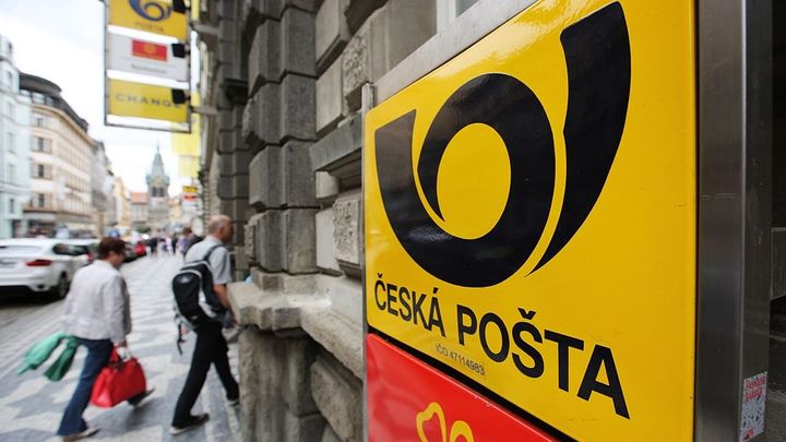 Česká pošta zruší desítky ředitelských míst, chce šetřit