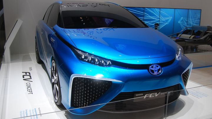 Nové auto na palivové články dojede dál než elektromobil