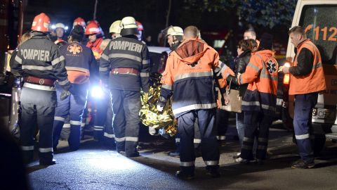 Požár v bukurešťském klubu má již 58 obětí. V nemocnicích zůstávají desítky vážně zraněných