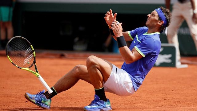 Rafael Nadal právě zjistil, že je po desáté šampionem French Open.