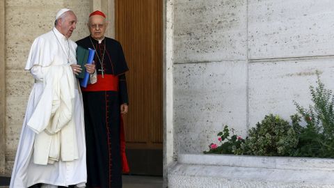 Biskupové učinili vstřícný krok k rozvedeným, k homosexuálům nikoliv
