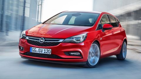 Evropským autem roku se letos stal Opel Astra. Tradiční německý vůz porazil i český Superb