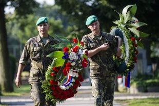S dalším padlým vojákem se v Hradci loučila tisícovka lidí