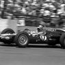 Ve Formuli 1 získal první titul mistra světa ve voze s pneumatikami Dunlop Jack Brabham. Do roku 1970, kdy Dunlop z F1 odešel, získala tato značka ještě dalších sedm titulů