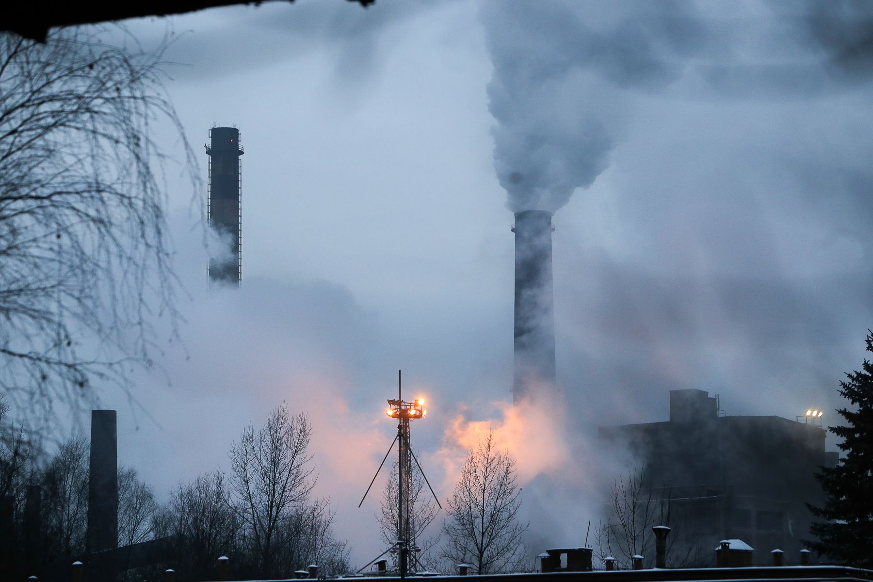 Ministerstvo uhlí a smogu? Česko se má přidat k polské žalobě proti limitům znečištění ovzduší