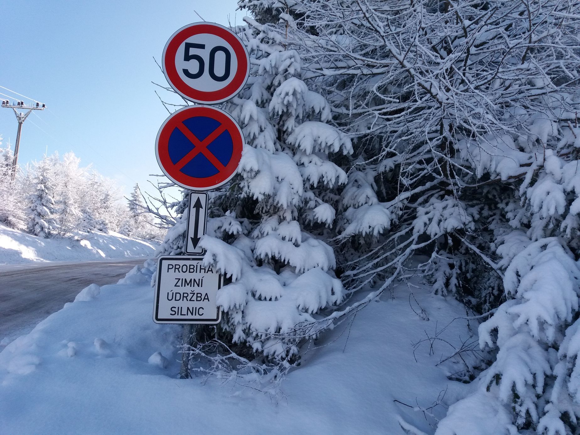 Kvůli větru a sněhovým závějím byla uzavřena cesta na Horní Malou Úpu