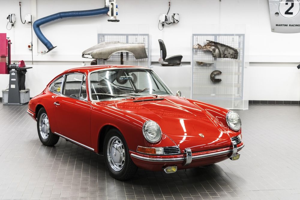 Unikátní Porsche 911 bylo objeveno náhodou. Nejstarší dochovaný model po náročné opravě jde do muzea
