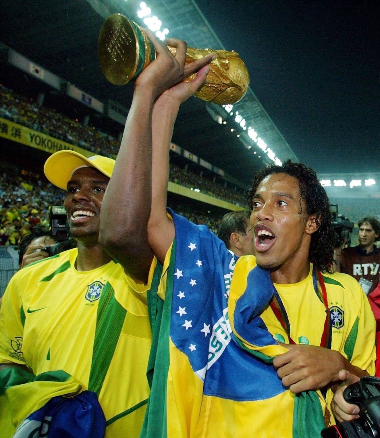 Bývalý nejlepší fotbalista světa Ronaldinho definitně ukončil kariéru
