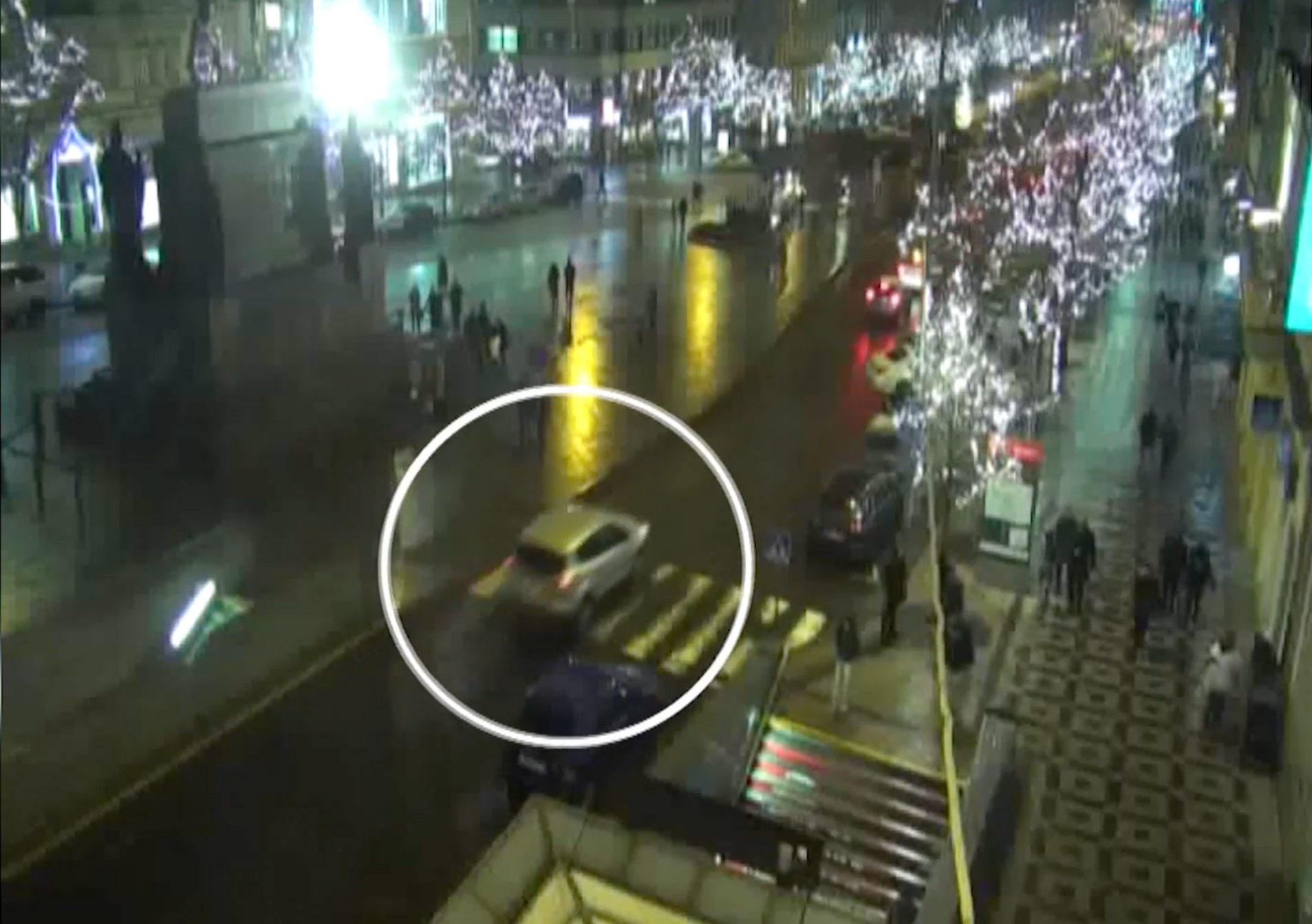 Cizinec ujížděl strážníkům v protisměru, zastavili ho až na Václavském náměstí. Nadýchal 1,2 promile