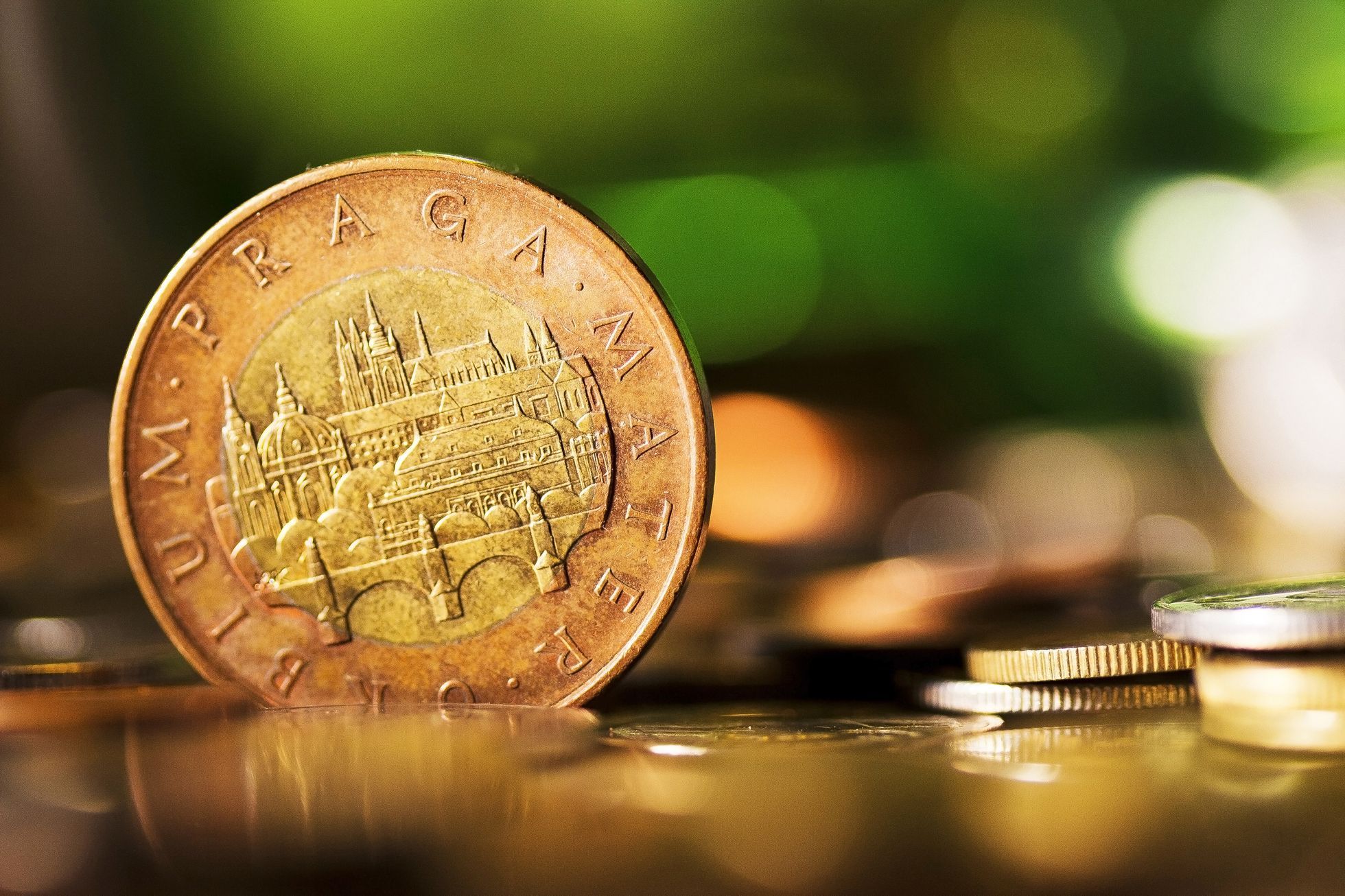 Česká koruna je druhou nejvíce posilující měnou na světě, ukazuje letošní porovnání