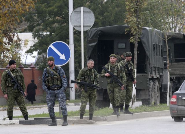 Při útoku na ruská kasárnu v Čečensku zemřelo šest povstalců, dva muži jsou na útěku